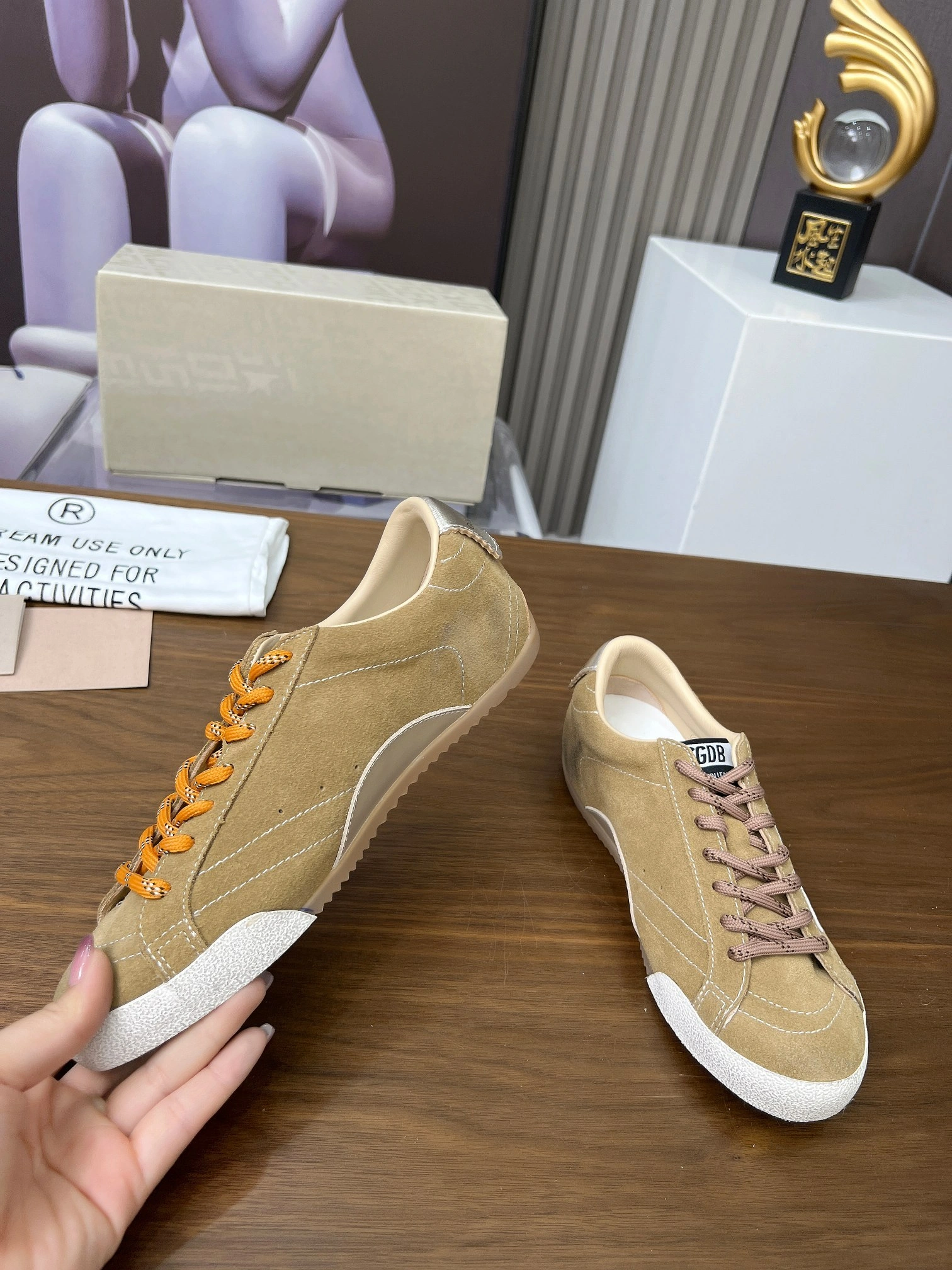 6642 GMF00922.F007393.55667 Calfskin item:ET-X000F1803